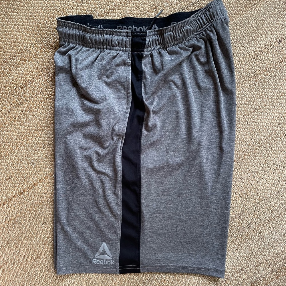 Bundle of mens active shorts - Picture 4 of 5